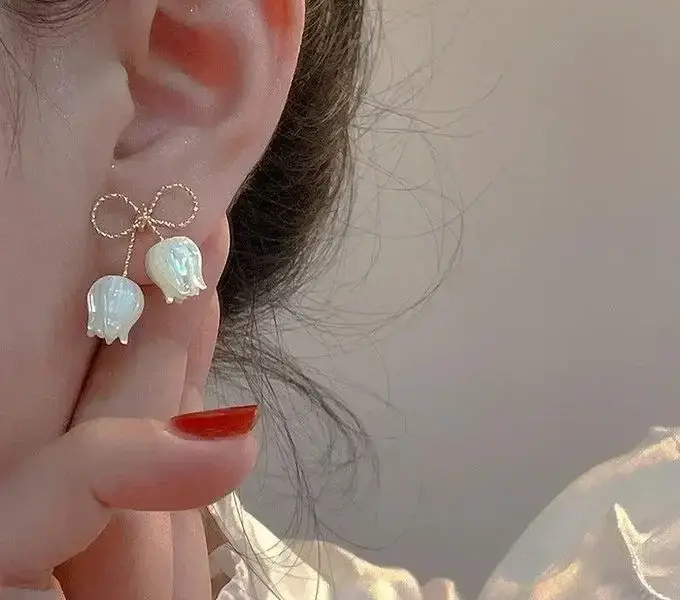 Tulip Twist Bow Earrings