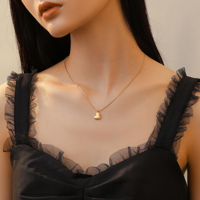 Side Heart Pendant Necklace