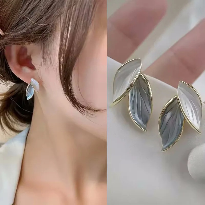 Leaf stud Earring